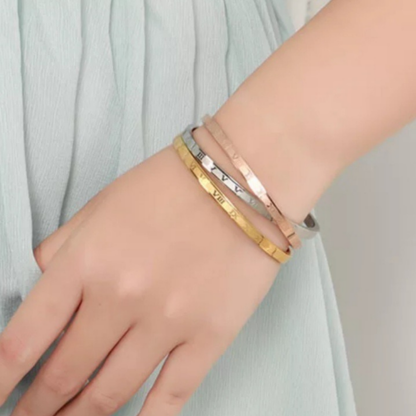 Roman Slim Bangle