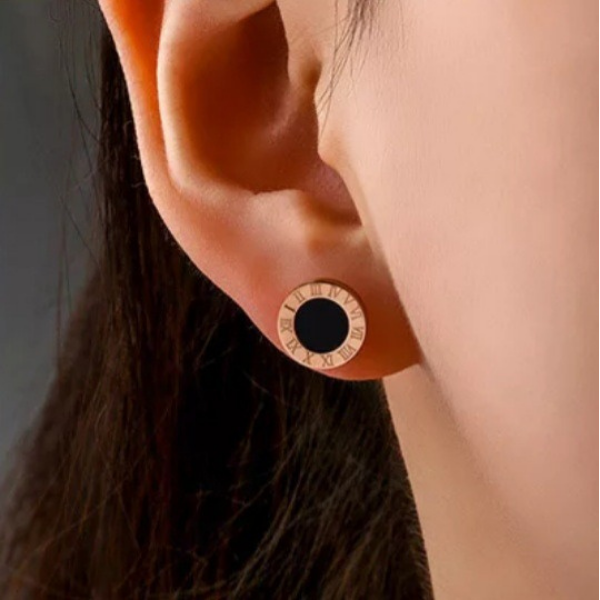 Roman Onyx Studs